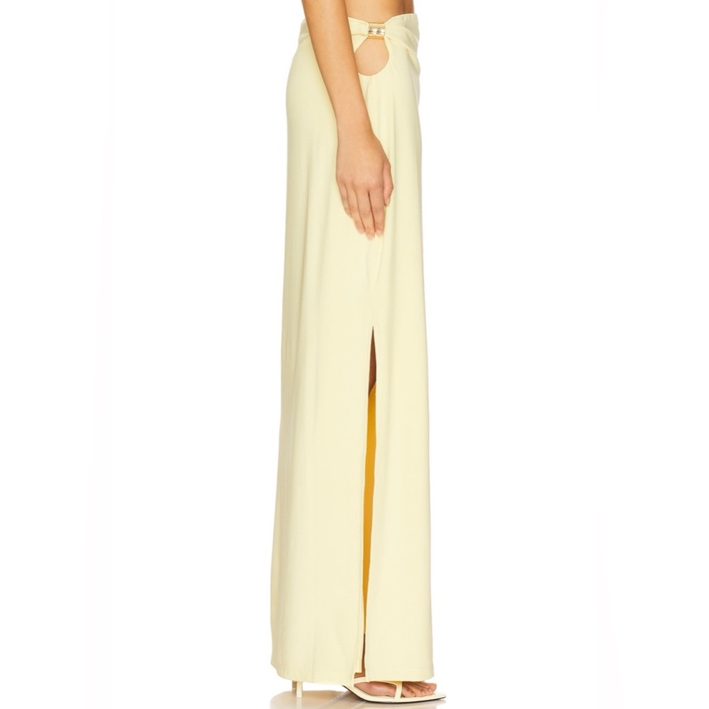 SNDYS × REVOLVE Baylee Skirt in Panna Cotta Keyhole Gold Detail Side Slit Small - Picture 3 of 16
